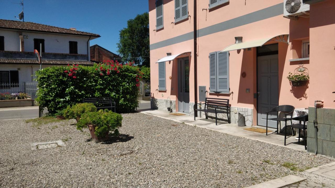 Marinella Guest House Cornale ภายนอก รูปภาพ