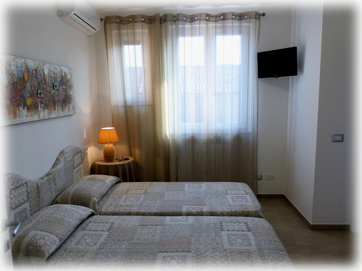 Marinella Guest House Cornale ภายนอก รูปภาพ