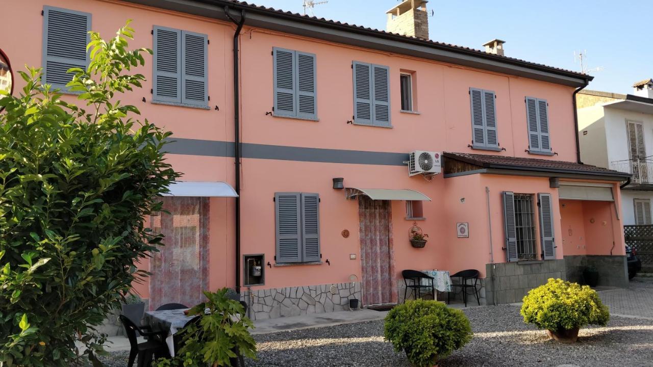 Marinella Guest House Cornale ภายนอก รูปภาพ